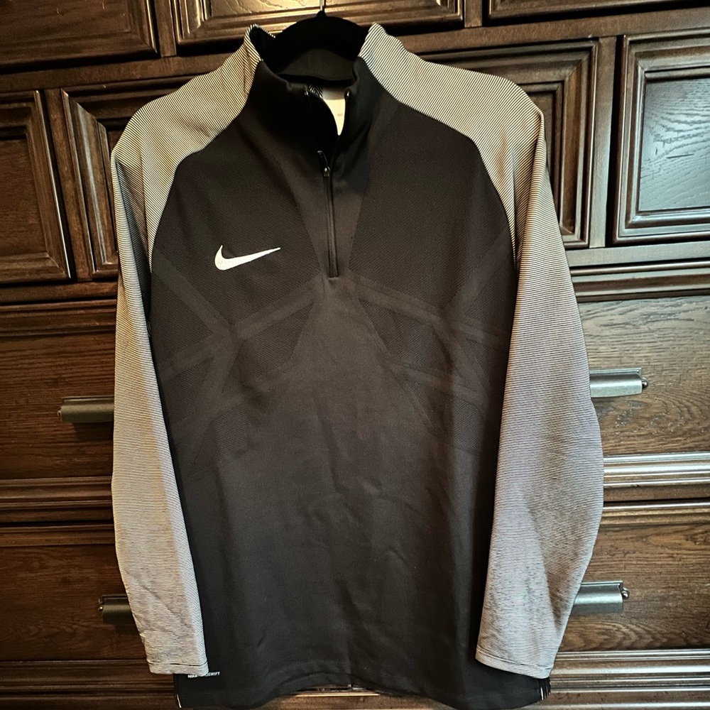 Men’s Nike Aeroswift 3/4 zip pullover